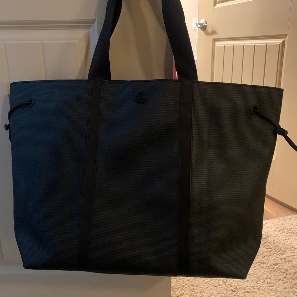 Lululemon Day Out Tote